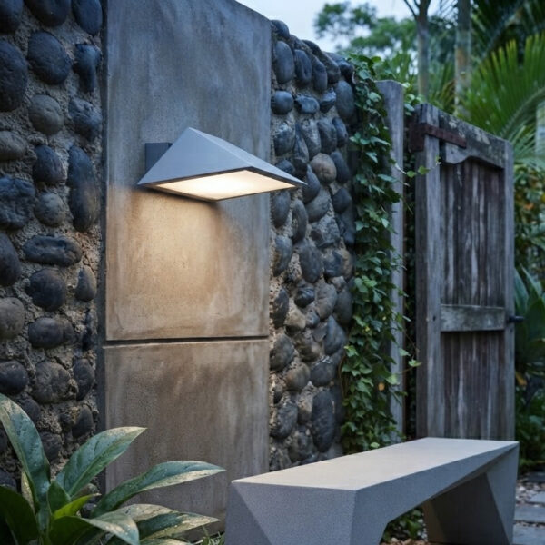 Arandela Triangular Dahiro LED e27 ambientada