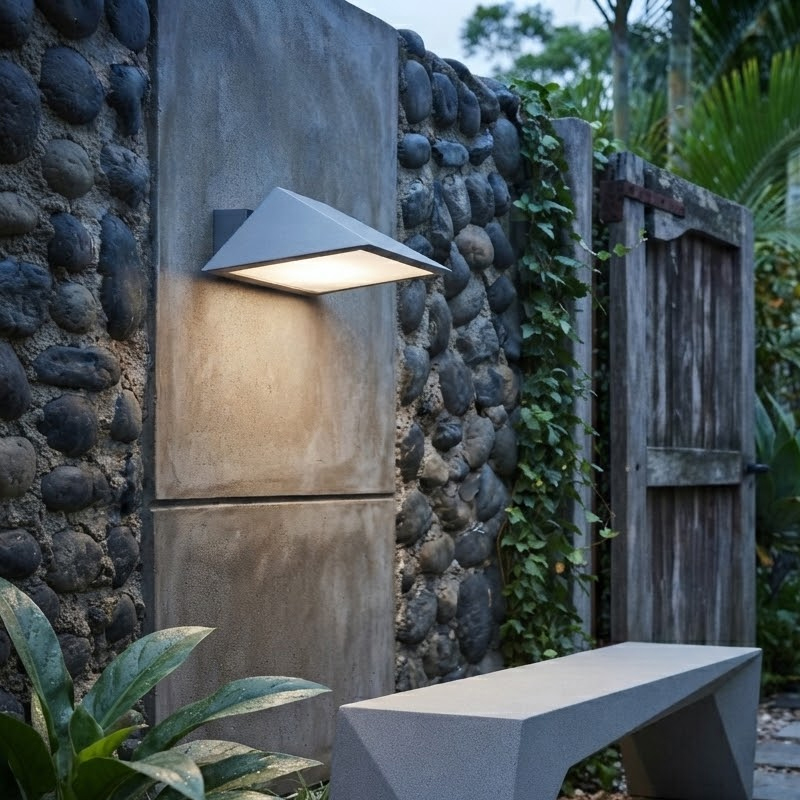 Arandela Triangular Dahiro LED e27 ambientada